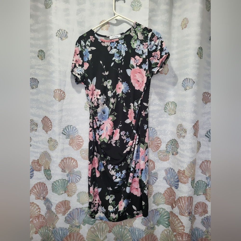 Very pretty black Maternity dress with pink and blue flowers 💐